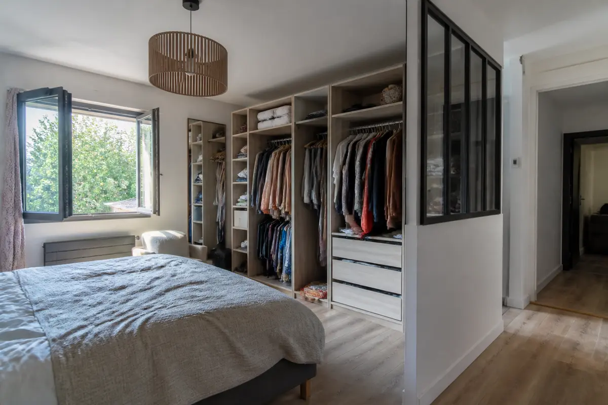 Chambre aménagement : astuces pratiques pour gagner de la place